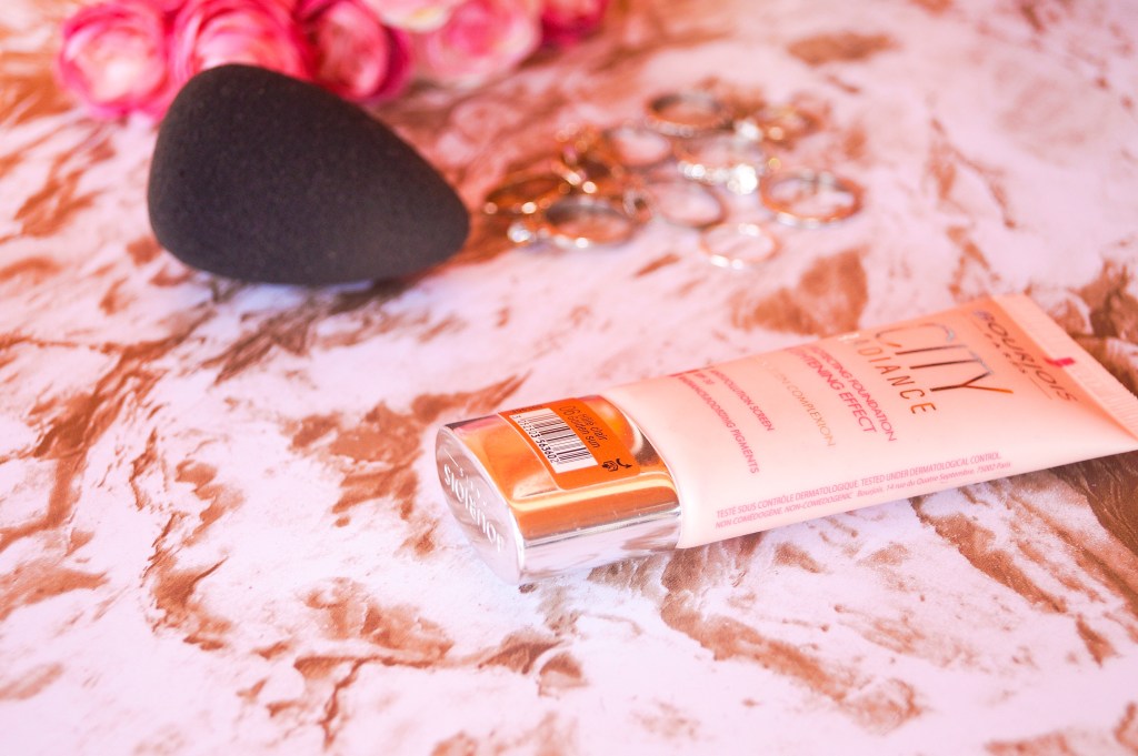 FOND DE TEINT PROTECTEUR ANTI-GRISE MINE CITY RADIANCE DE&nbsp;BOURJOIS