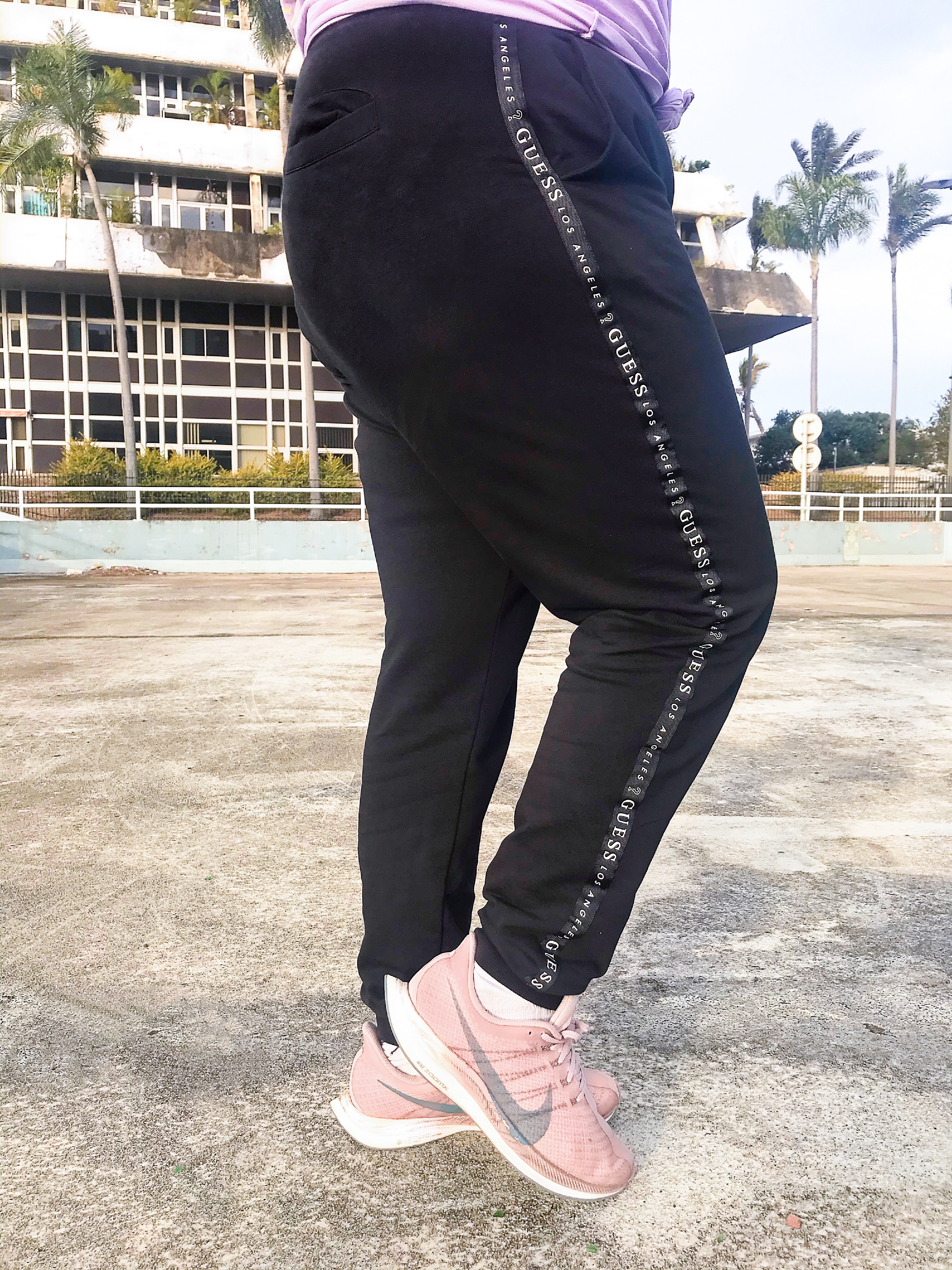 COMMENT ÊTRE CHIC EN BASKETS & JOGGING ? / HOW TO BE CHIC WEARING A PAIR OF SNEAKERS &amp; JOGGING ?